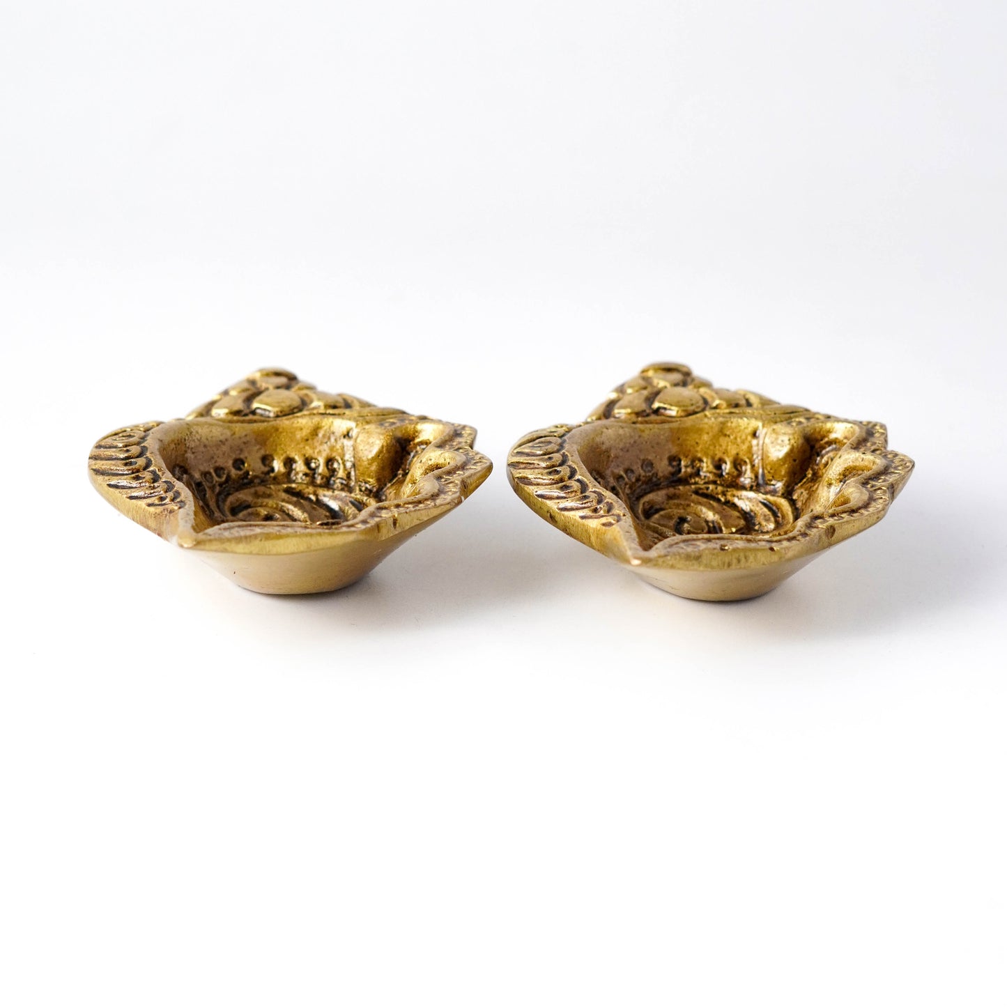 Shankh Aakar Diya, Brass Puja Deepak, Set of 2 | VARYRA - VARYRA