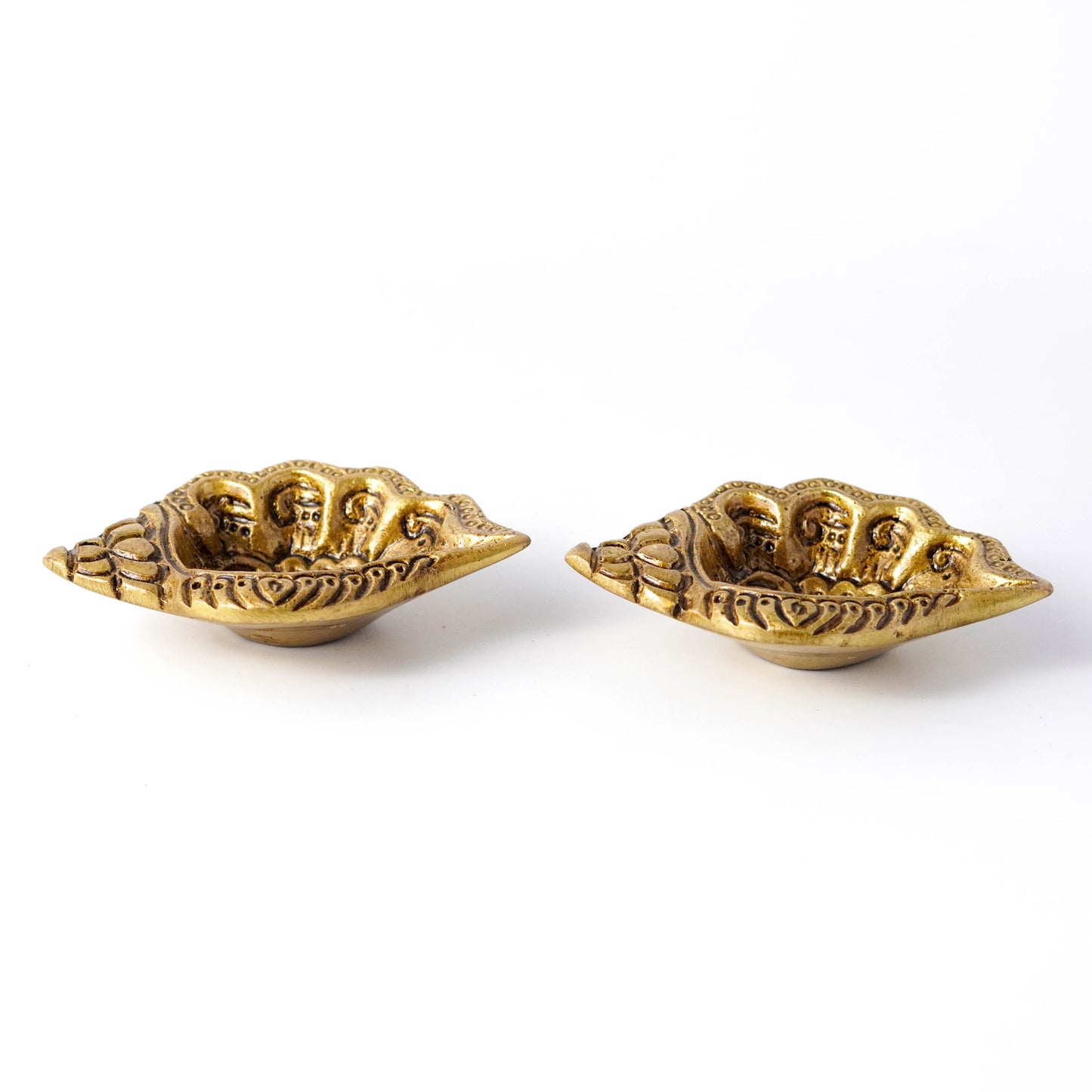 Shankh Aakar Diya, Brass Puja Deepak, Set of 2 | VARYRA - VARYRA