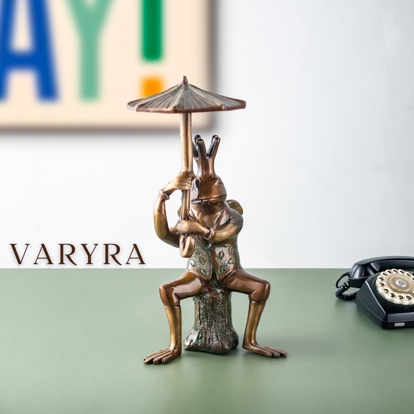 unique vintage home decor showpiece of frog with umbrella by varyra