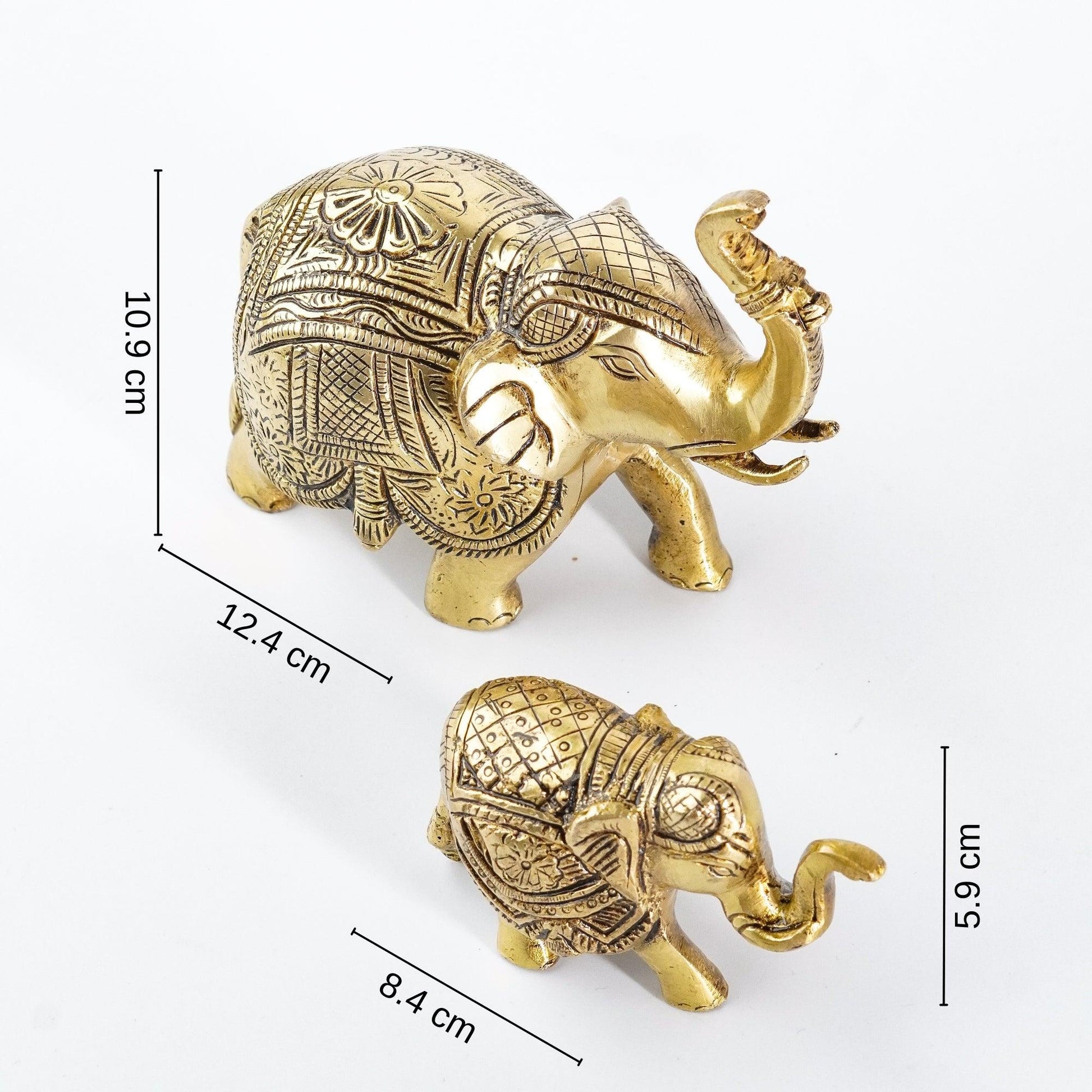 varyra elephant miniature set dimensions