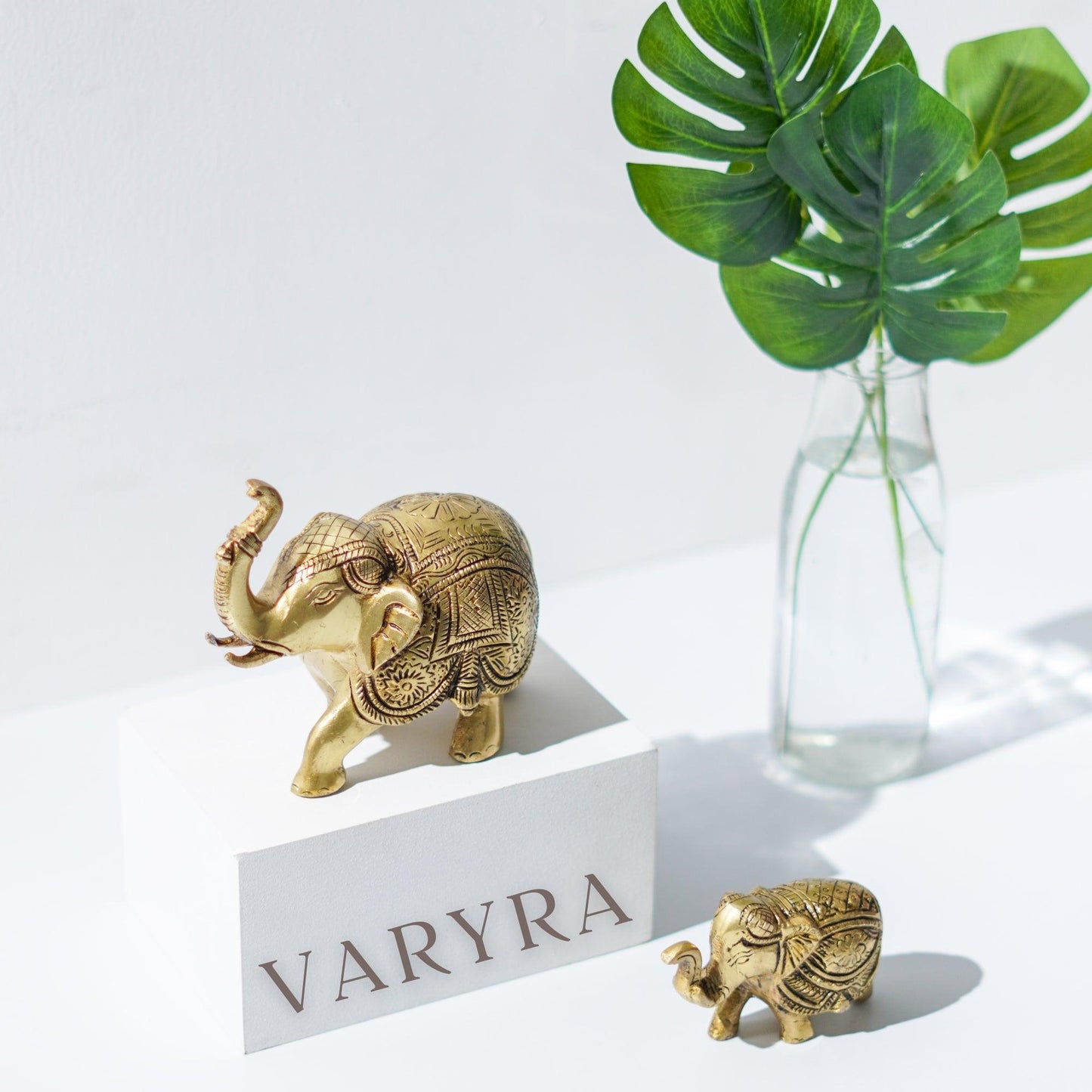 varyra elephant miniature set