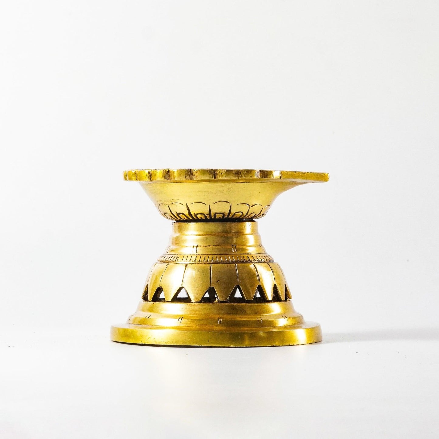 Niranjan Deepak Deepak, Traditional Brass Diya | VARYRA - VARYRA