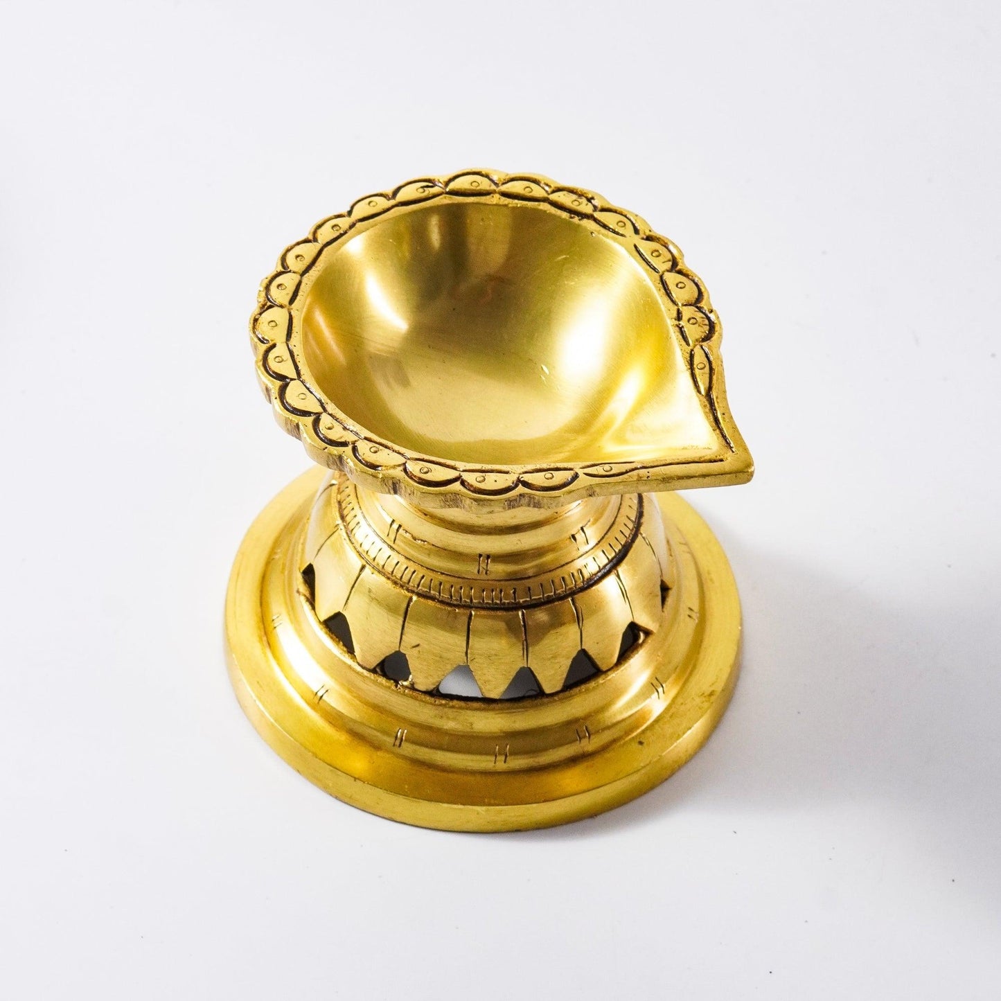 Niranjan Deepak Deepak, Traditional Brass Diya | VARYRA - VARYRA