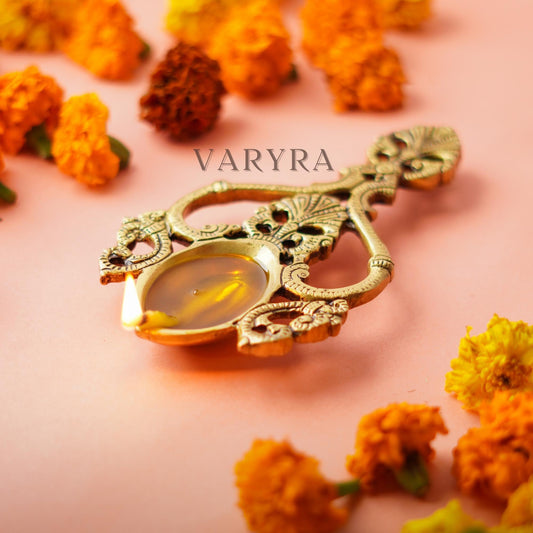 varyra kapoor spoon oil lamp main image